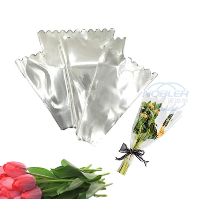 Le maniche triangolari trasparenti del mazzo del fiore impermeabilizzano con la decorazione delle increspature